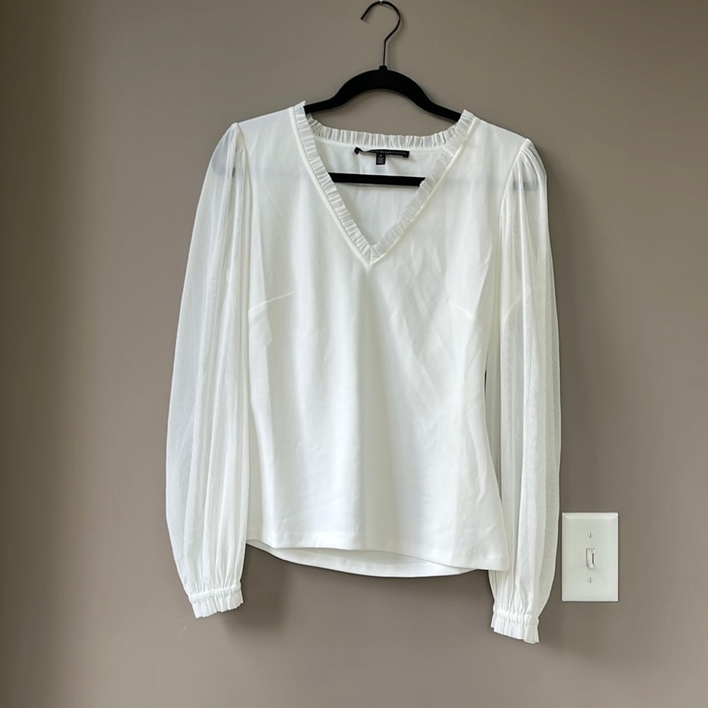 White House black market white v-neck blouse